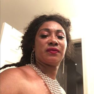 Meet your Posher, Adama